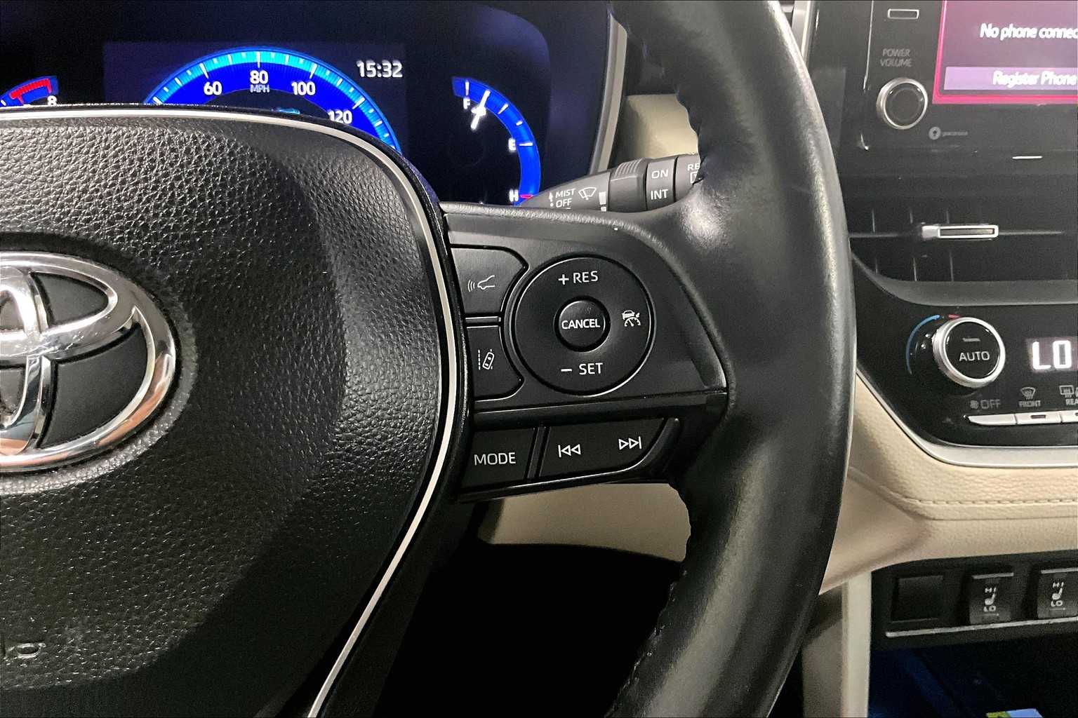 2022 Toyota Corolla Cross XLE - Photo 24