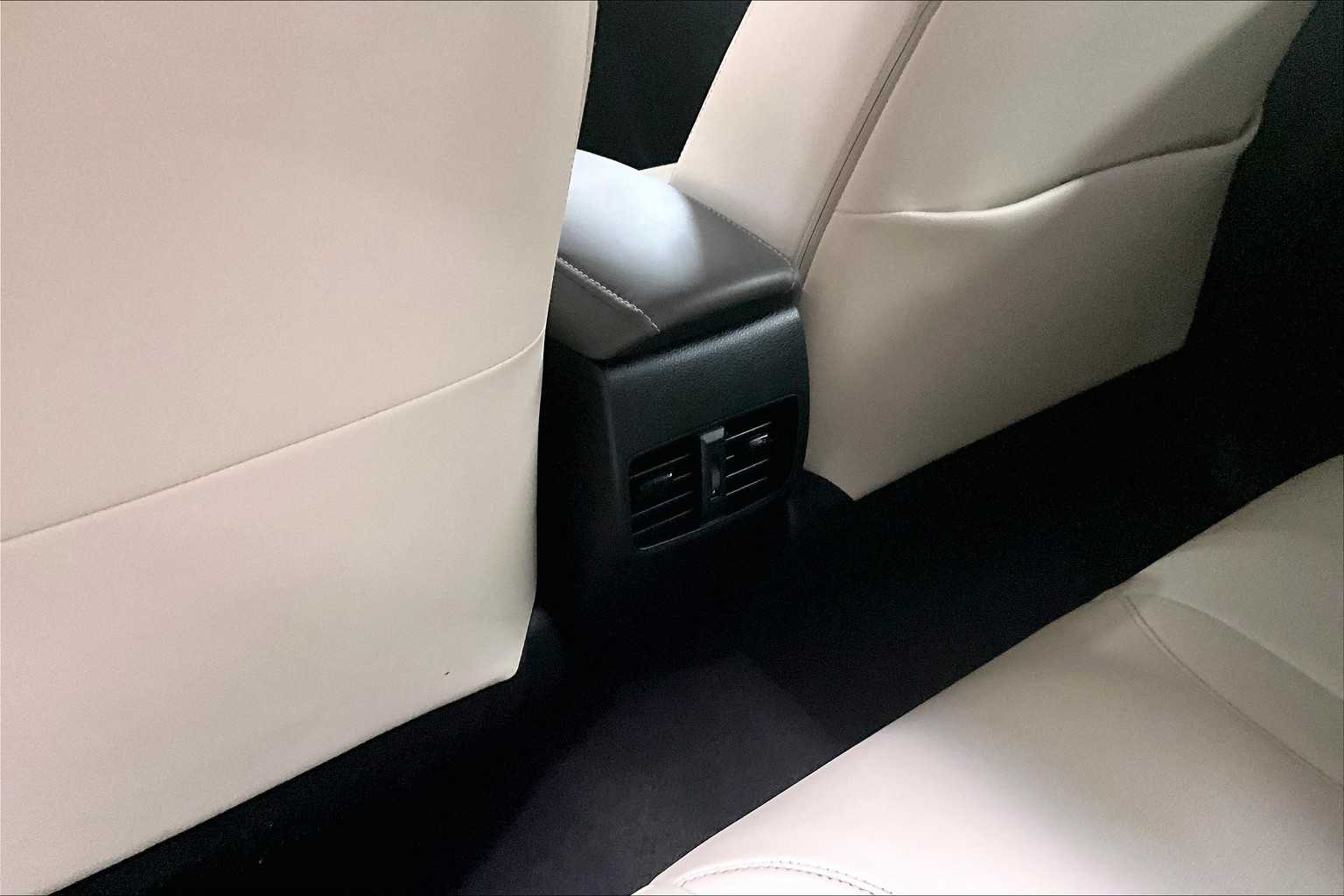2022 Toyota Corolla Cross XLE - Photo 28