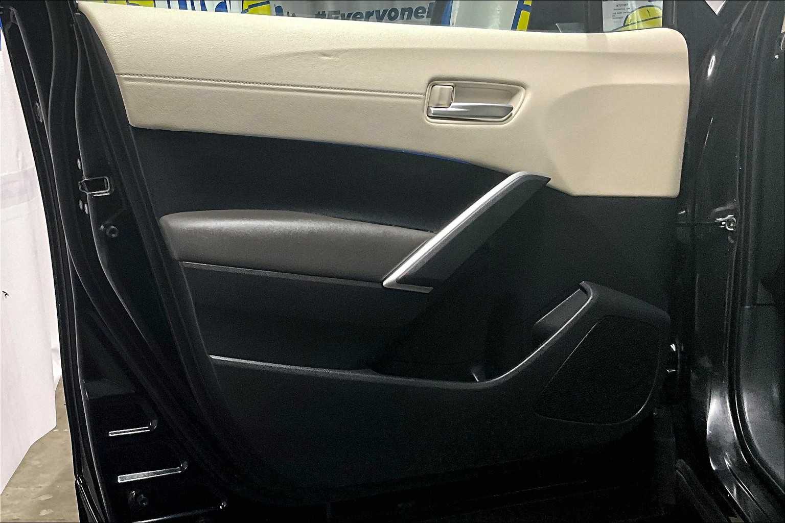 2022 Toyota Corolla Cross XLE - Photo 9