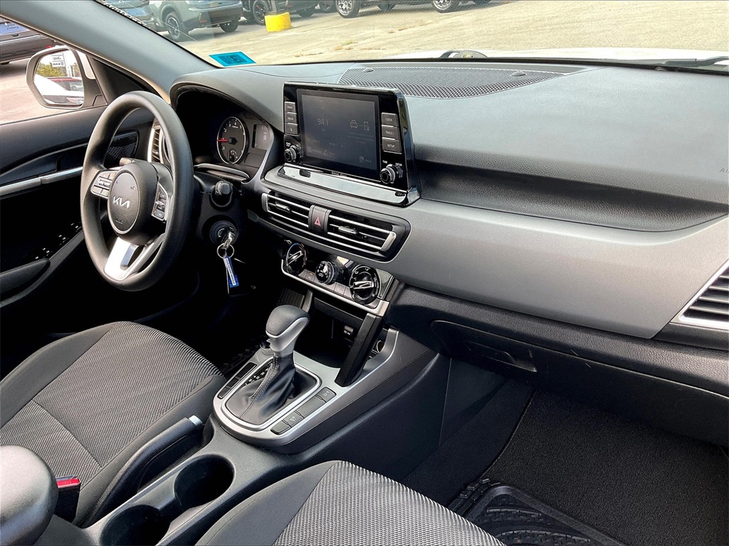 2023 Kia Seltos LX - Photo 13