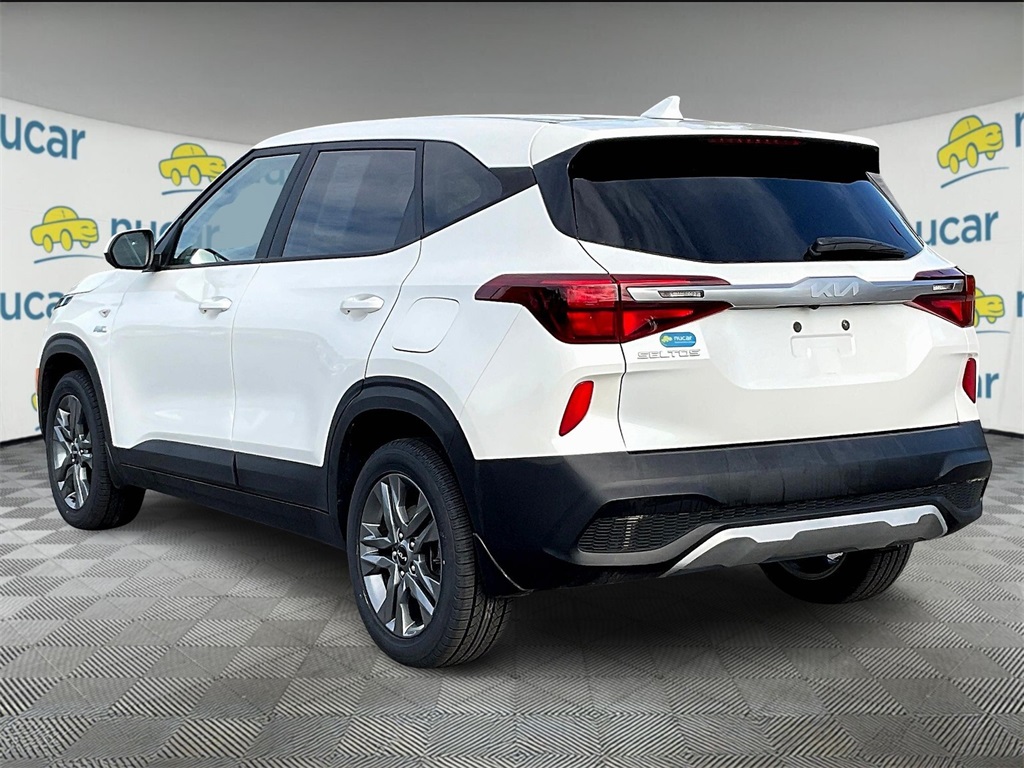 2023 Kia Seltos LX - Photo 4