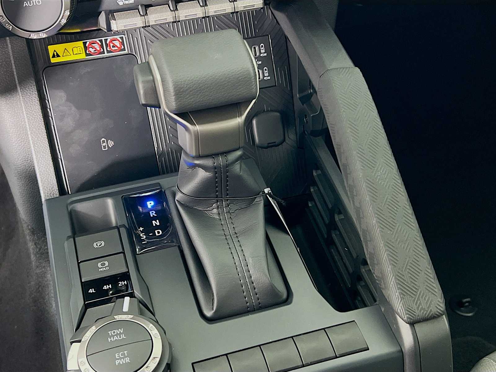 2025 Toyota Tacoma SR5 - Photo 11