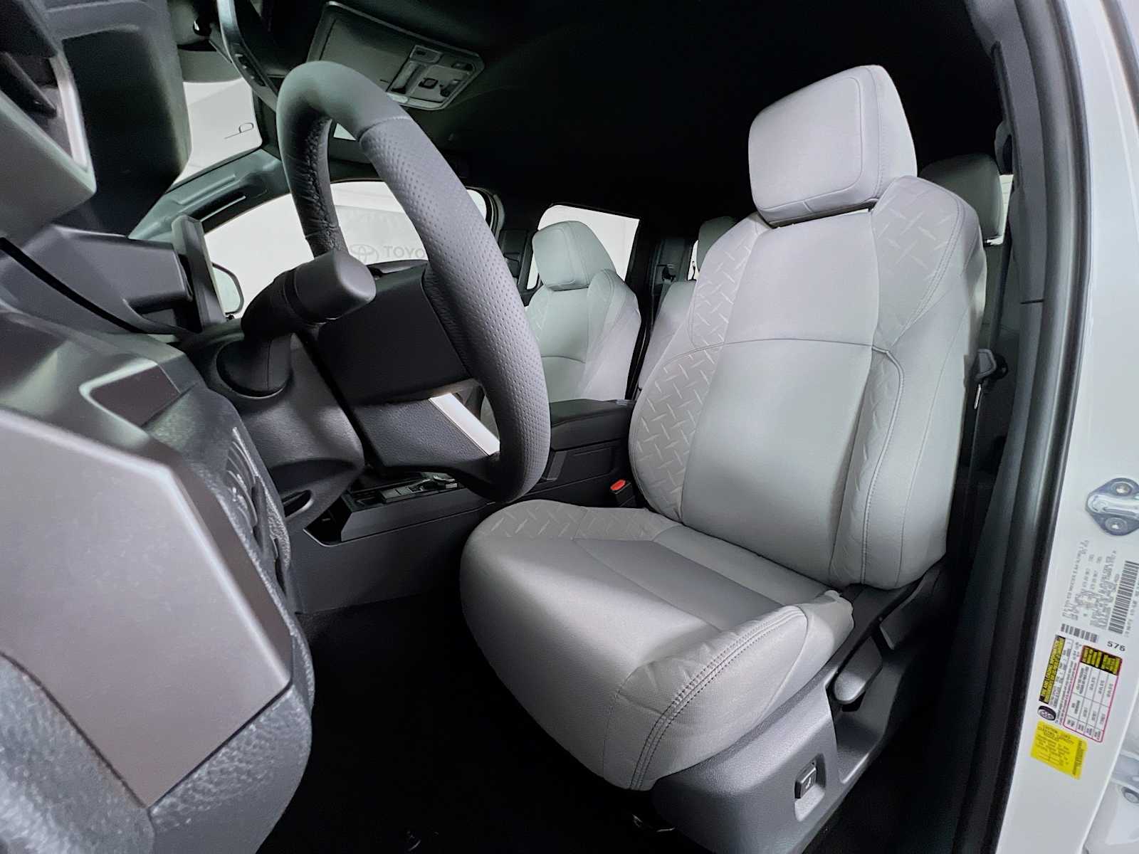 2025 Toyota Tacoma SR5 - Photo 12