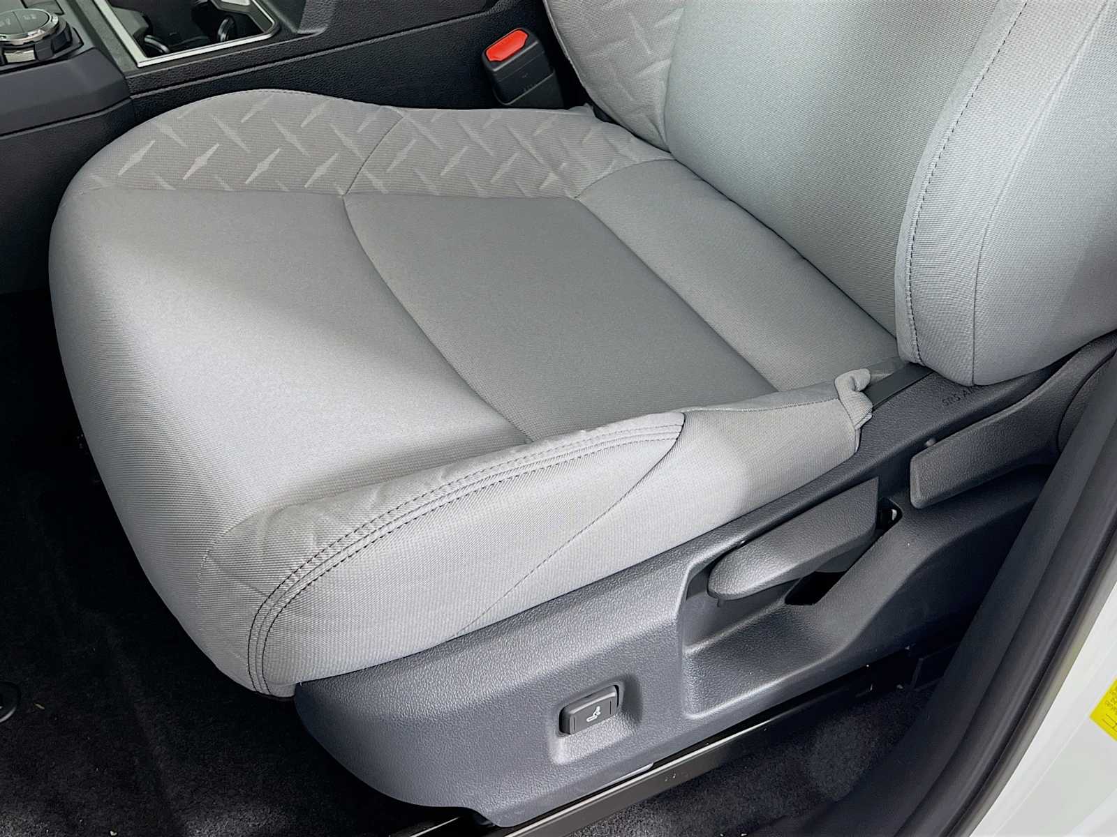 2025 Toyota Tacoma SR5 - Photo 16