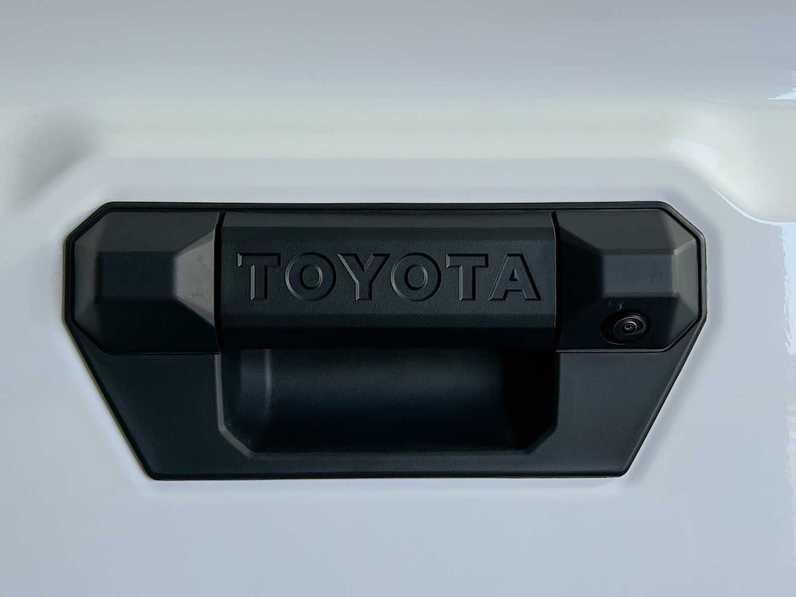 2025 Toyota Tacoma SR5 - Photo 17
