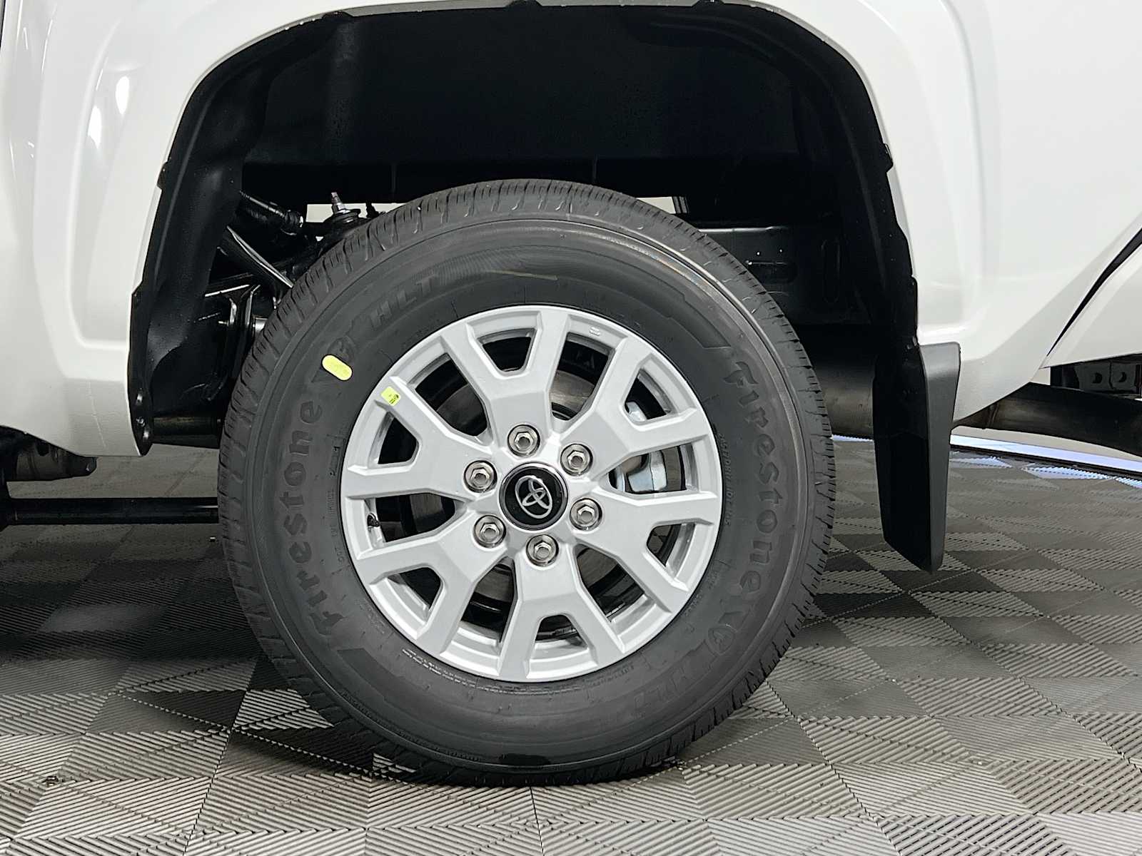 2025 Toyota Tacoma SR5 - Photo 18