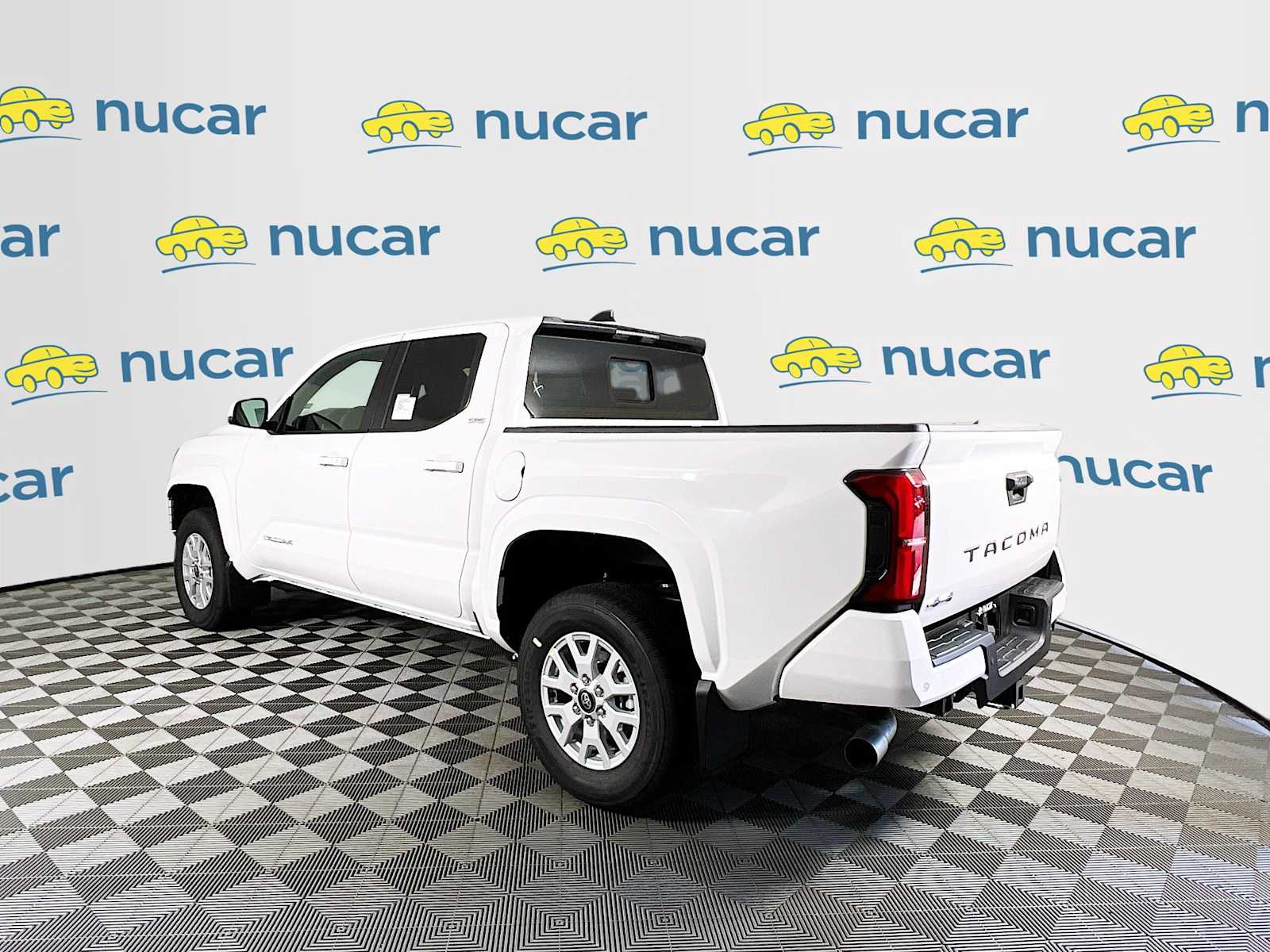 2025 Toyota Tacoma SR5 - Photo 4