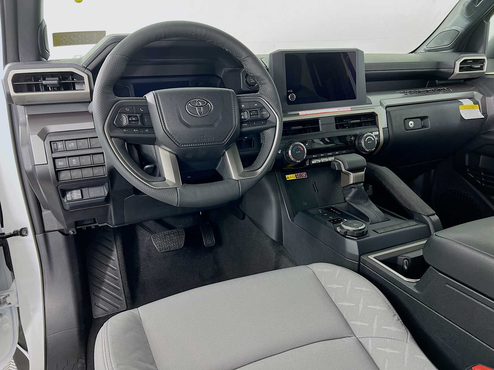 2025 Toyota Tacoma SR5 - Photo 6