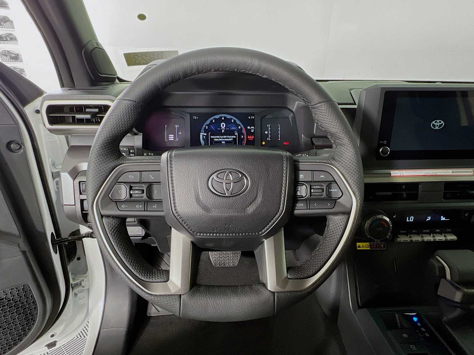 2025 Toyota Tacoma SR5 - Photo 7