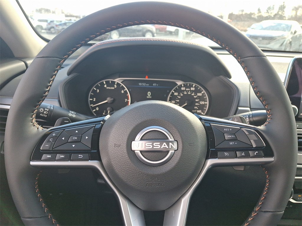 2025 Nissan Altima 2.5 SR - Photo 14