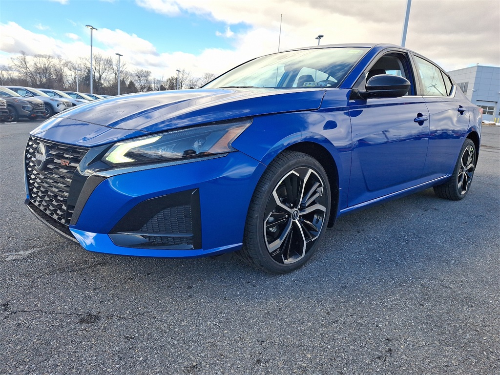 2025 Nissan Altima 2.5 SR - Photo 2