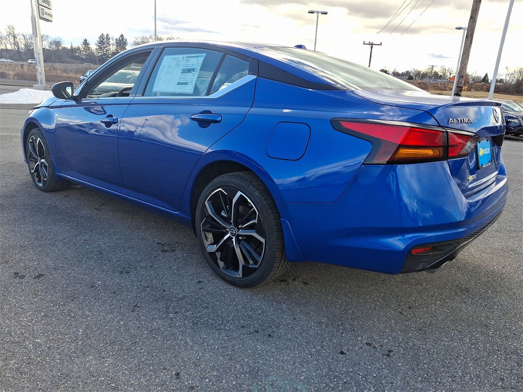 2025 Nissan Altima 2.5 SR - Photo 3