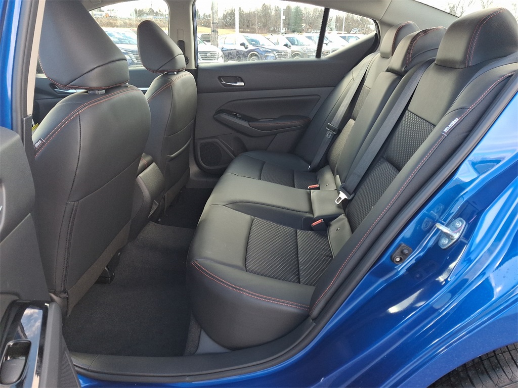 2025 Nissan Altima 2.5 SR - Photo 6