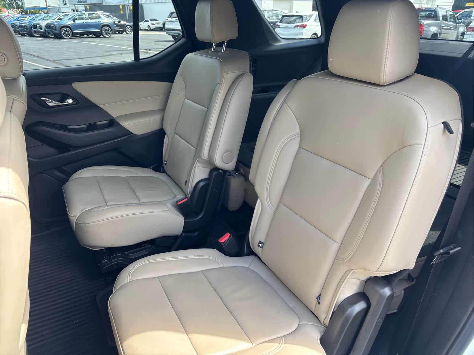 2022 Chevrolet Traverse LT Leather - Photo 11