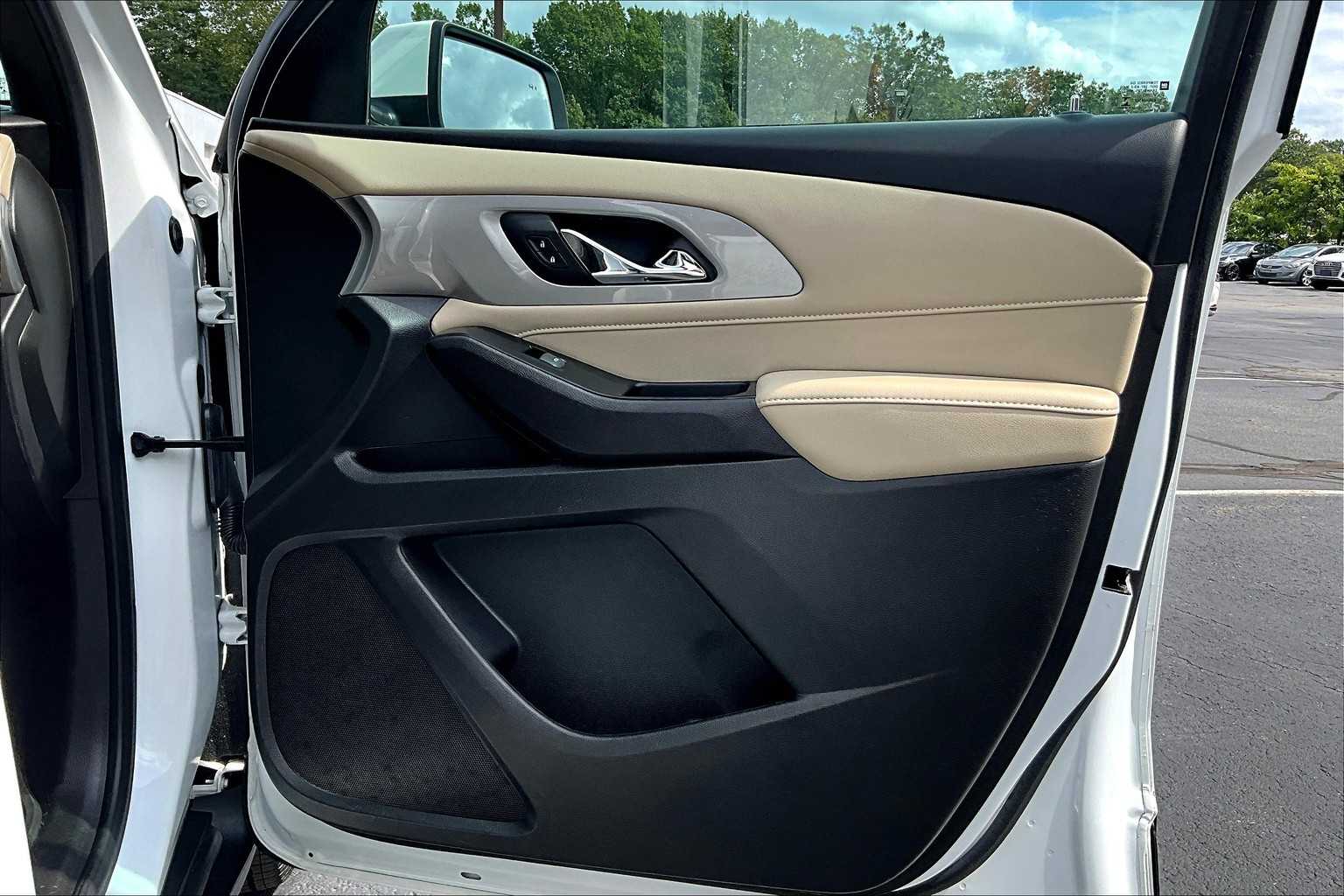 2022 Chevrolet Traverse LT Leather - Photo 12
