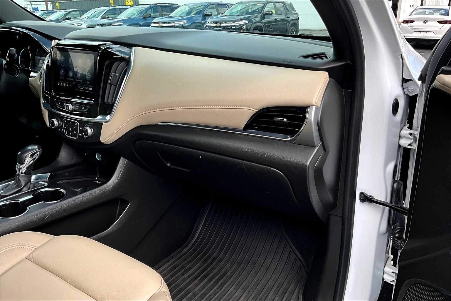2022 Chevrolet Traverse LT Leather - Photo 13