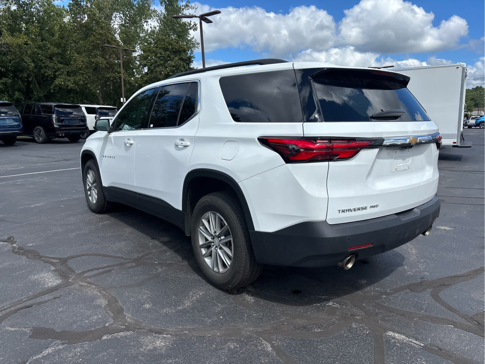 2022 Chevrolet Traverse LT Leather - Photo 2