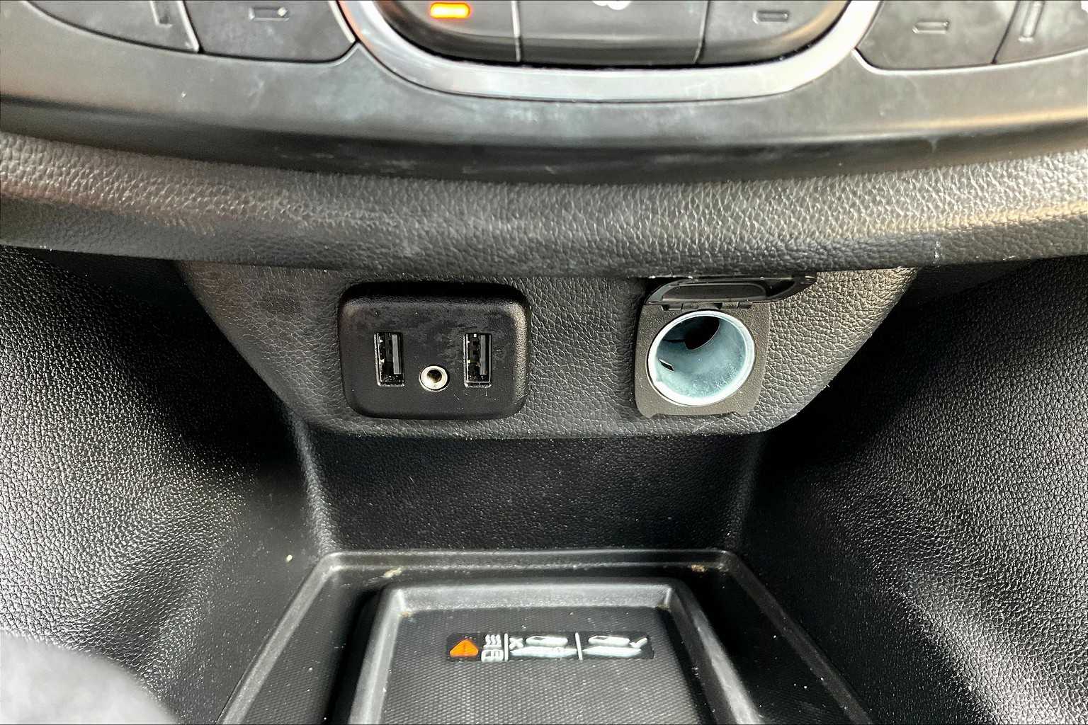 2022 Chevrolet Traverse LT Leather - Photo 28