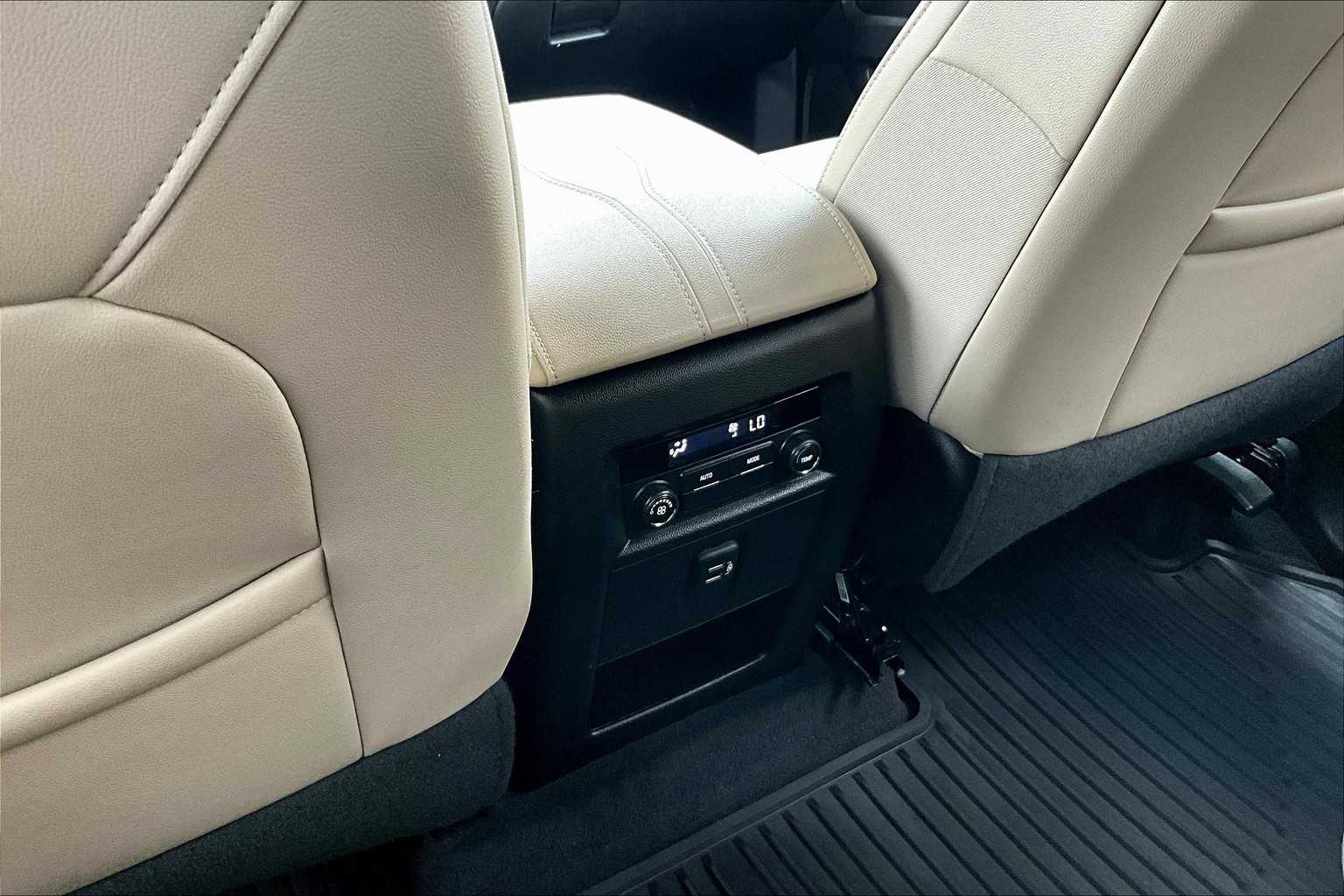 2022 Chevrolet Traverse LT Leather - Photo 29