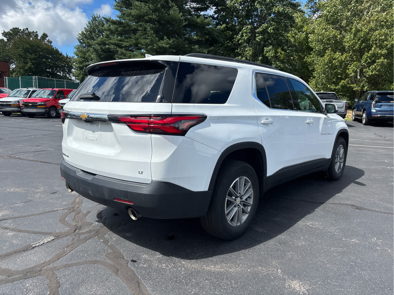 2022 Chevrolet Traverse LT Leather - Photo 3