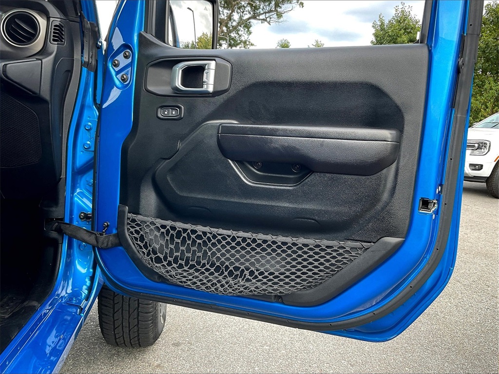 2021 Jeep Gladiator Willys - Photo 11