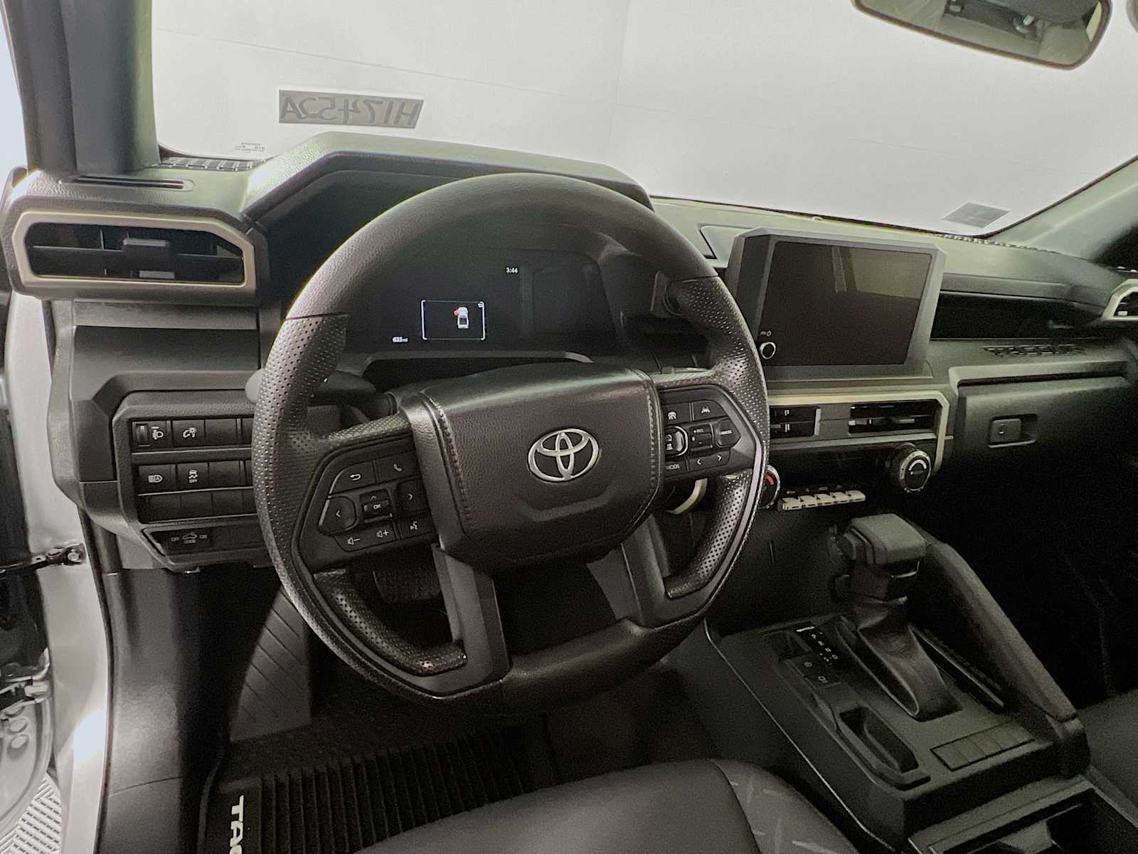 2024 Toyota Tacoma SR - Photo 11