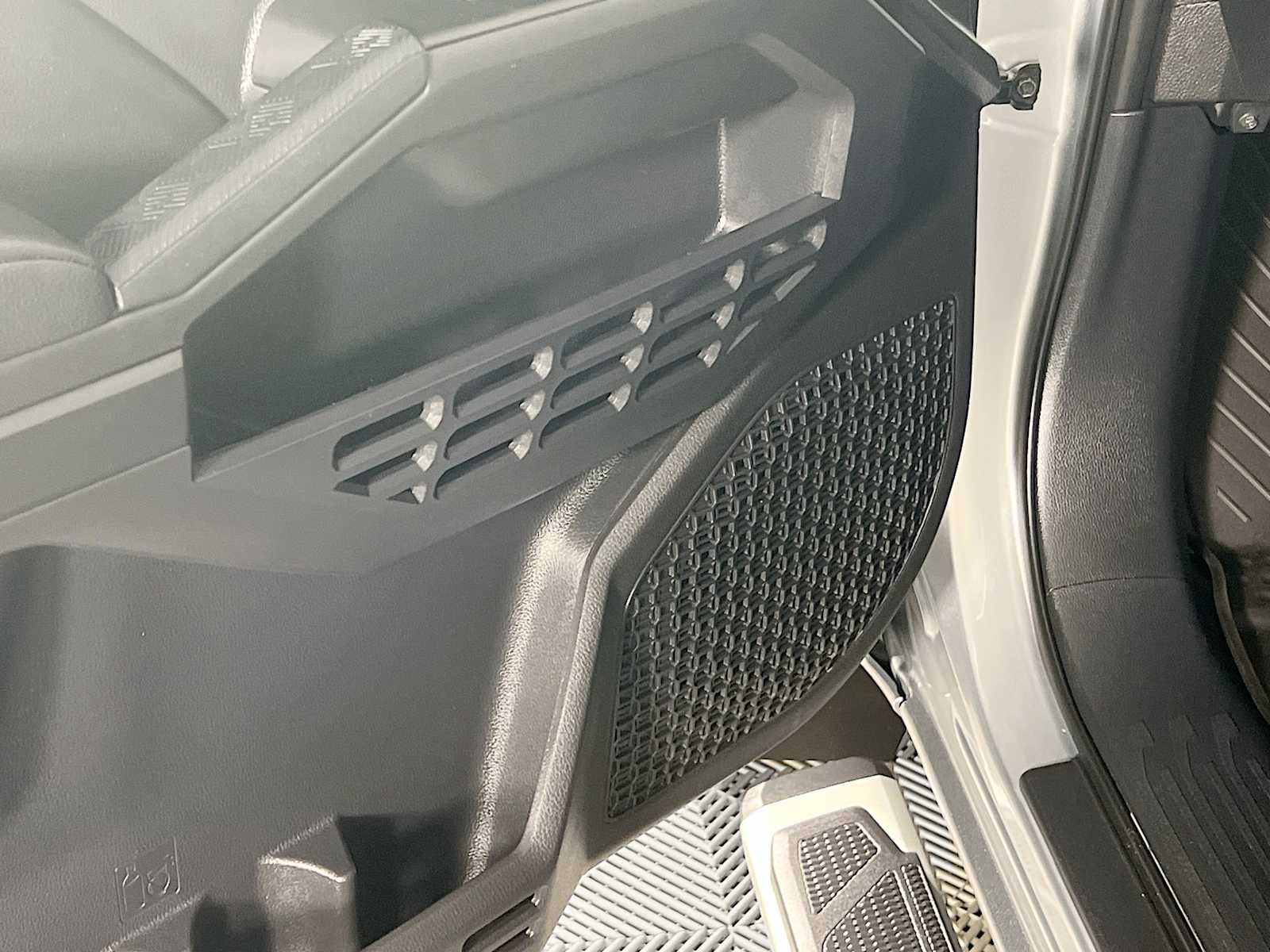 2024 Toyota Tacoma SR - Photo 18