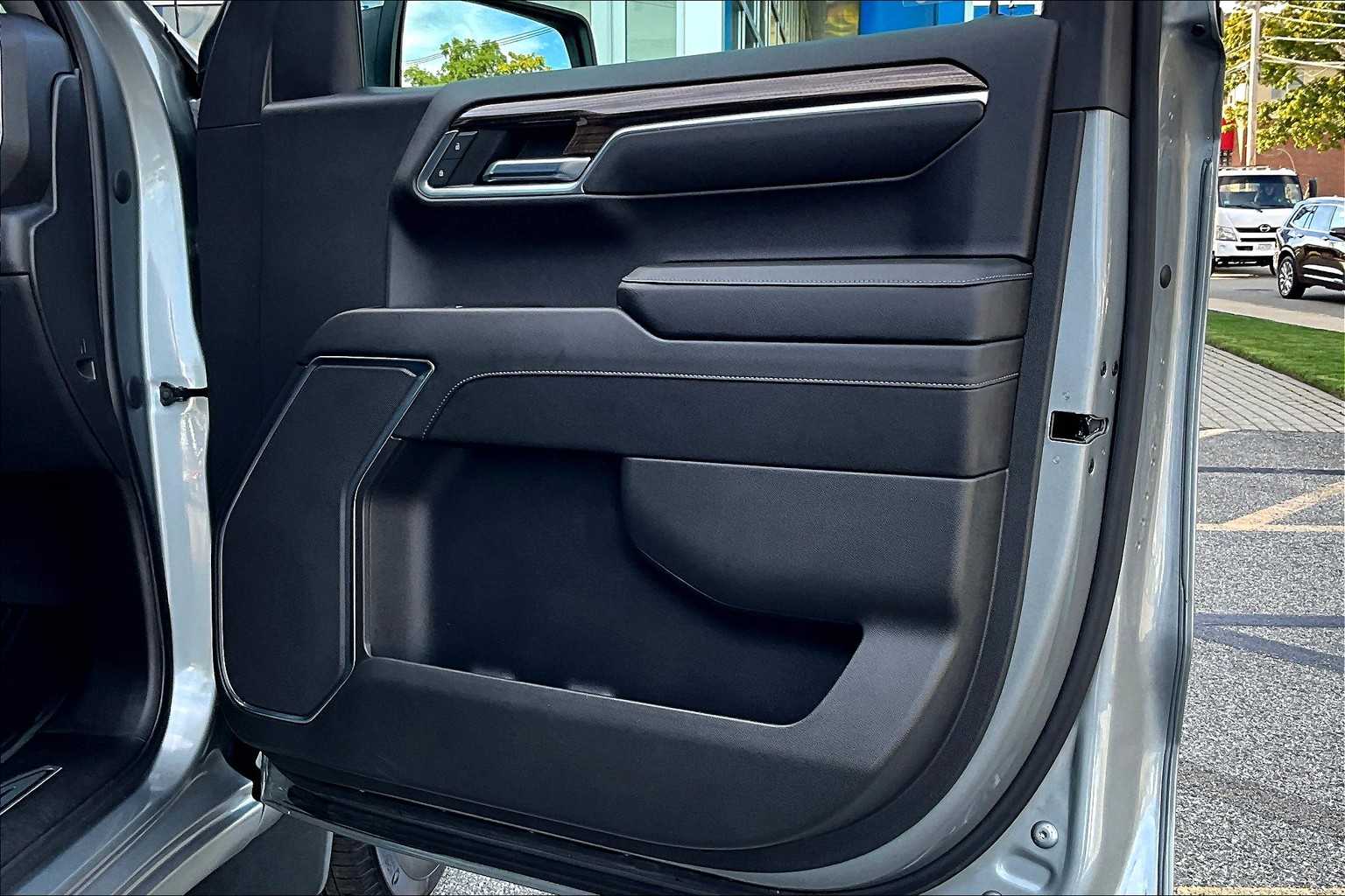 2023 Chevrolet Silverado 1500 LT - Photo 12