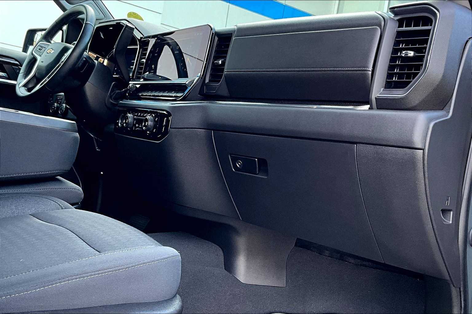 2023 Chevrolet Silverado 1500 LT - Photo 14