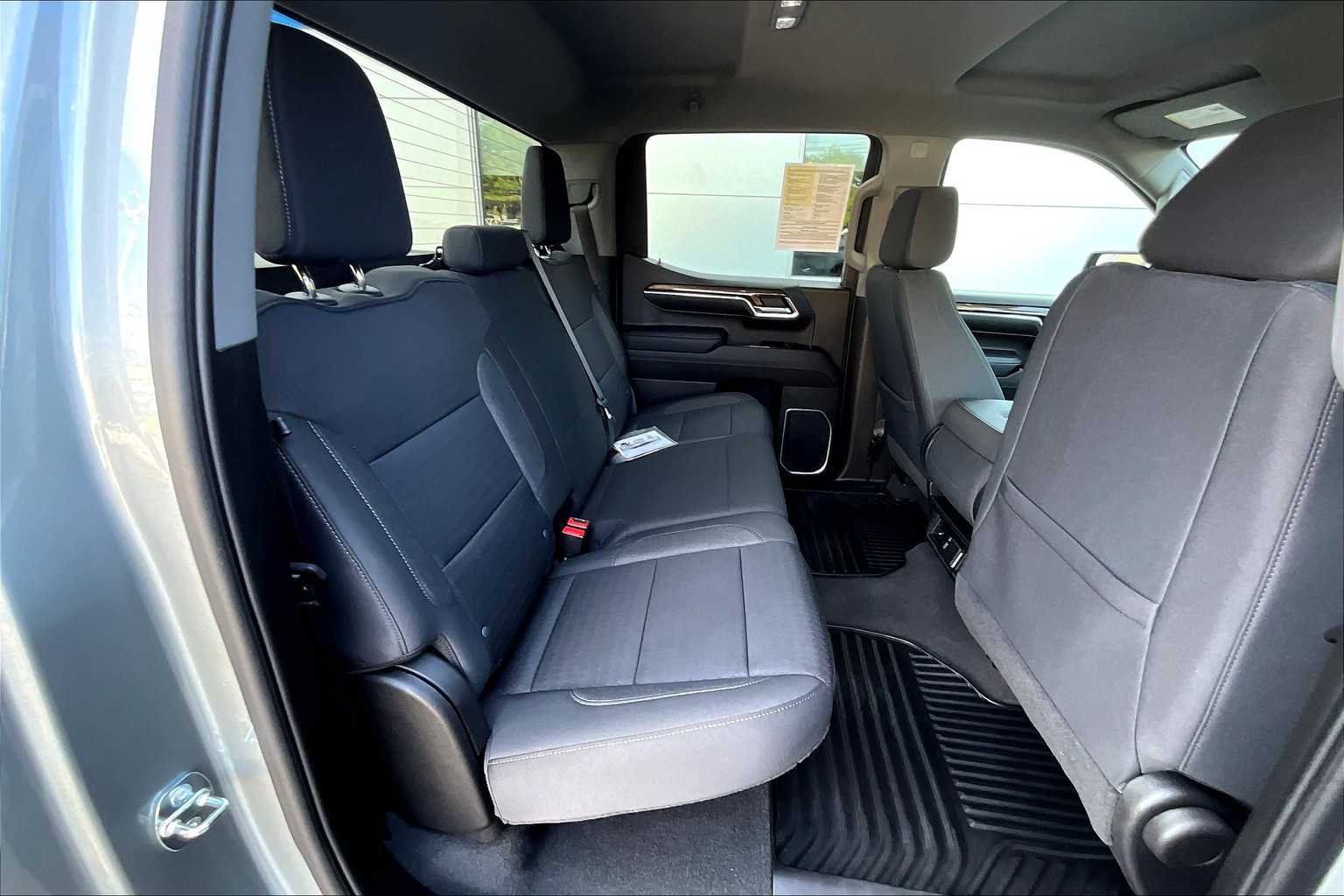 2023 Chevrolet Silverado 1500 LT - Photo 16