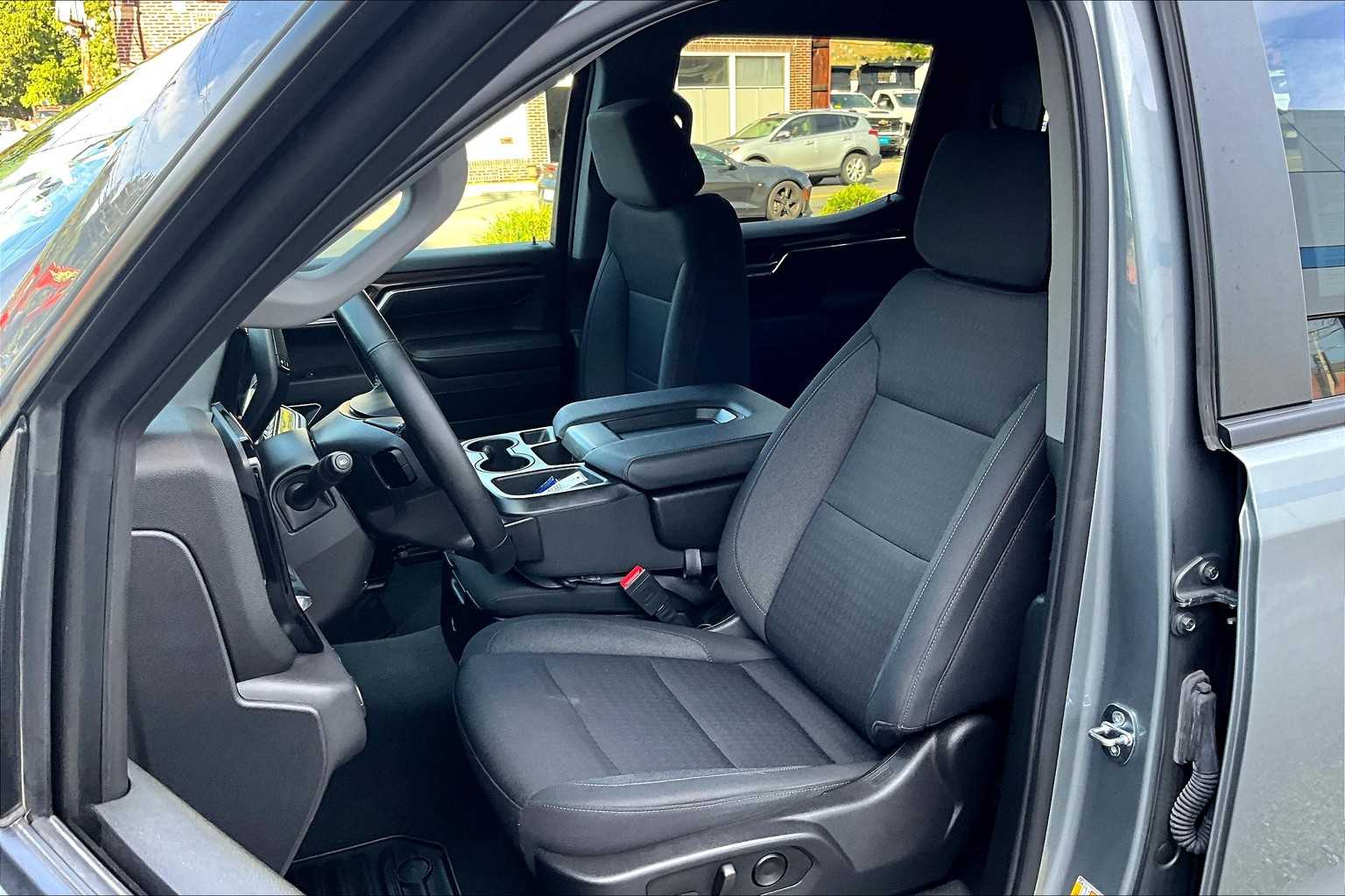 2023 Chevrolet Silverado 1500 LT - Photo 10