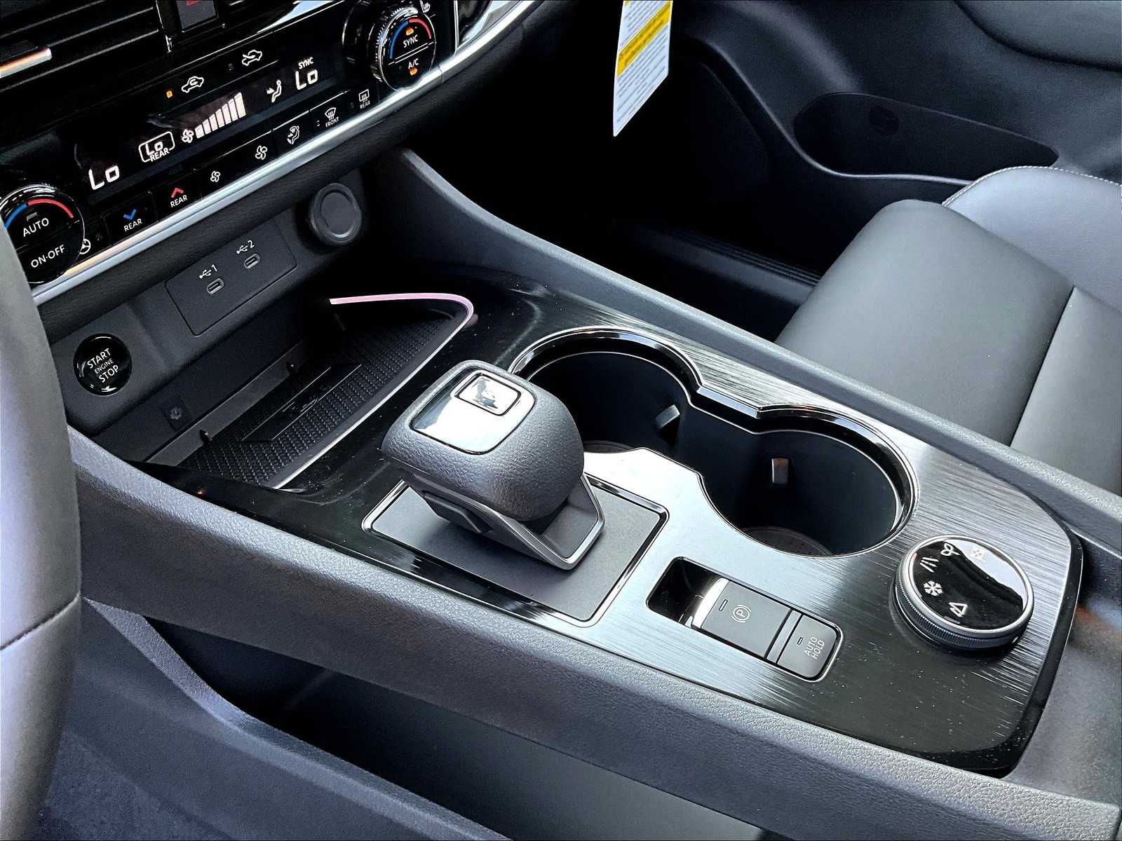 2025 Nissan Rogue SL photo 14