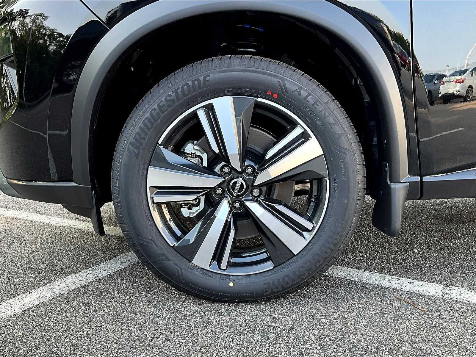 2025 Nissan Rogue SL photo 8