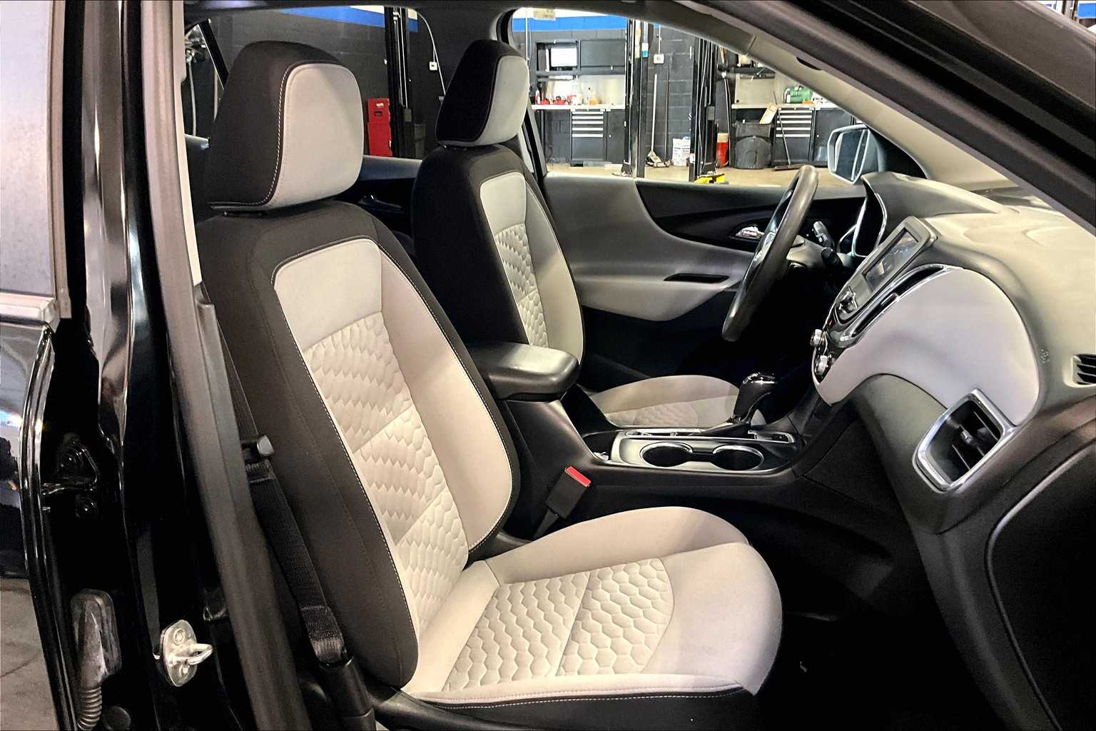 2020 Chevrolet Equinox LS - Photo 11