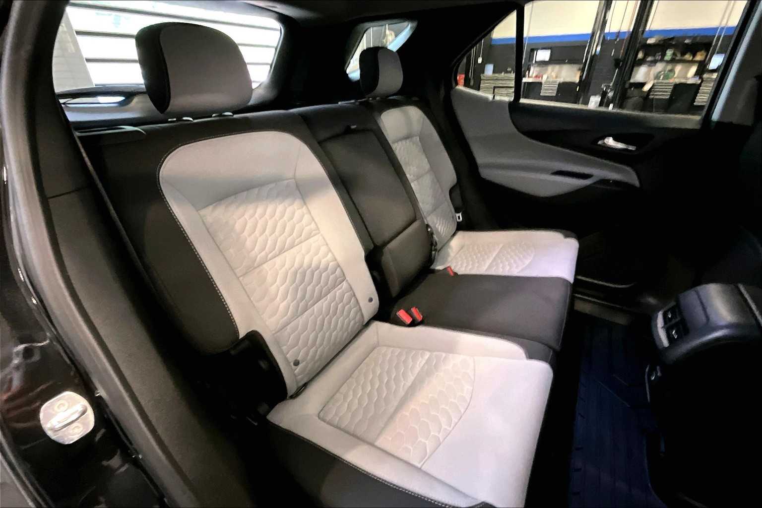 2020 Chevrolet Equinox LS - Photo 16