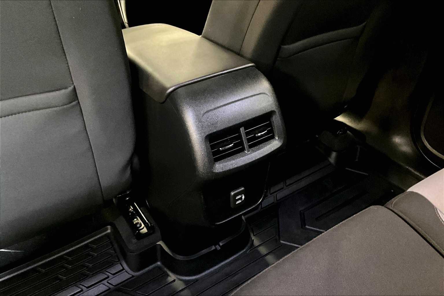 2020 Chevrolet Equinox LS - Photo 29