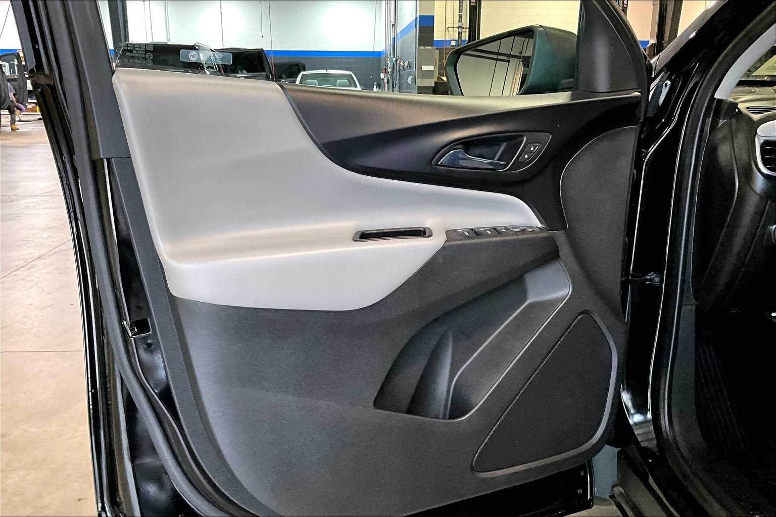 2020 Chevrolet Equinox LS - Photo 9
