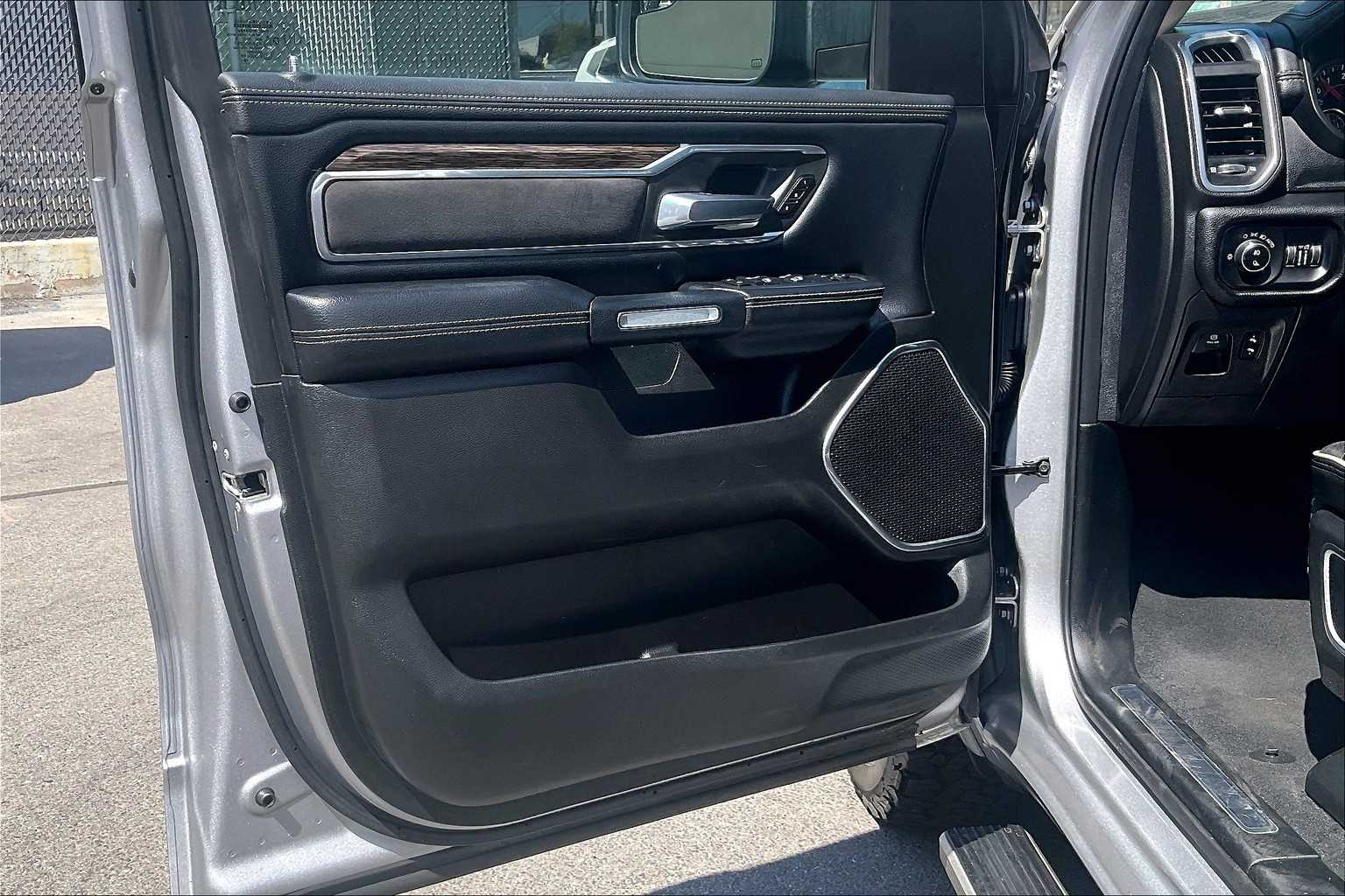 2019 Ram 1500 Laramie - Photo 9