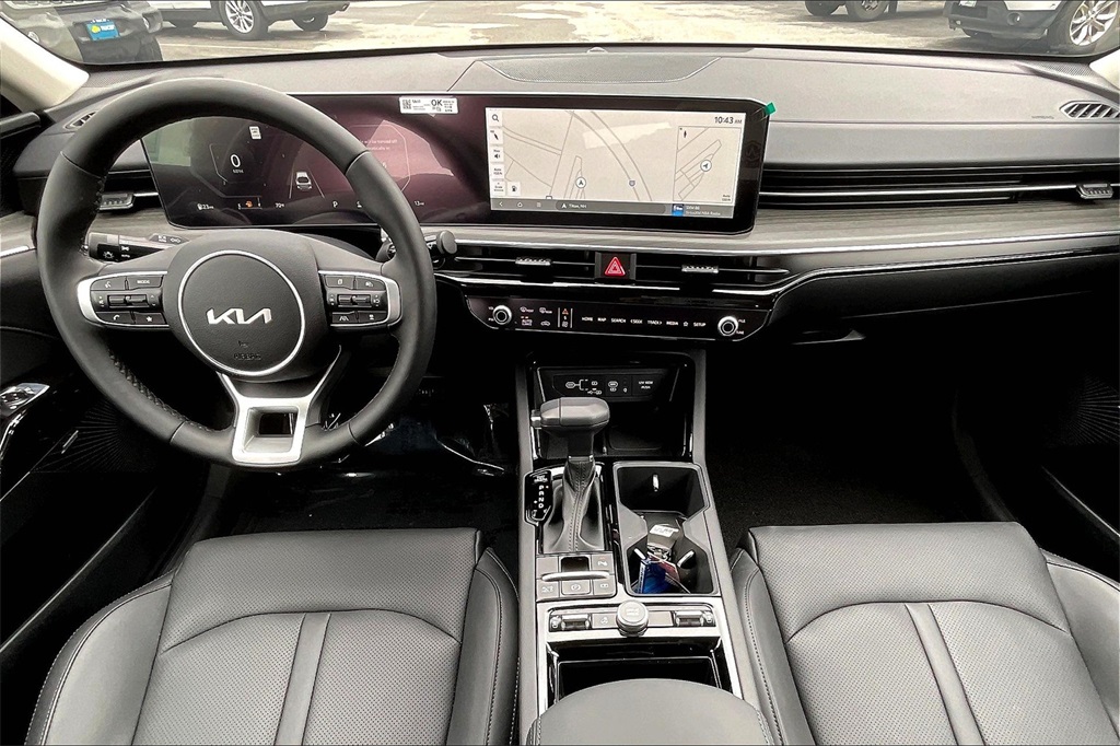 2025 Kia K5 EX - Photo 12