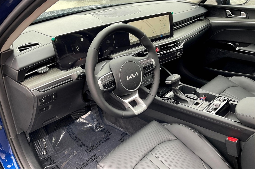 2025 Kia K5 EX - Photo 9