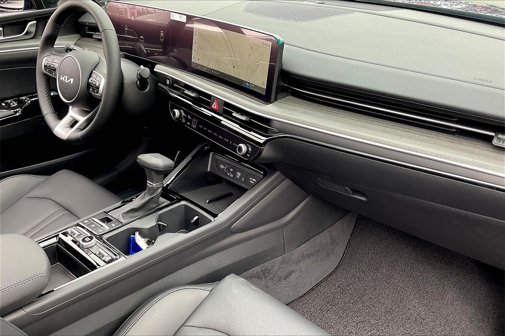2025 Kia K5 EX - Photo 10