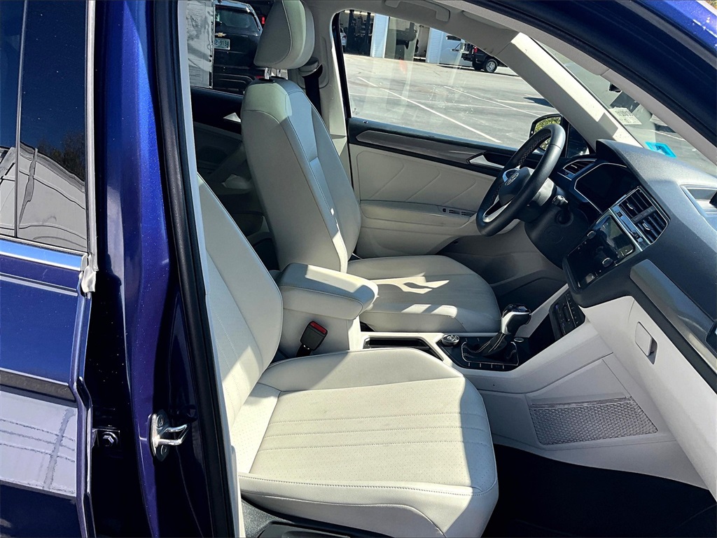 2022 Volkswagen Tiguan 2.0T SE - Photo 11