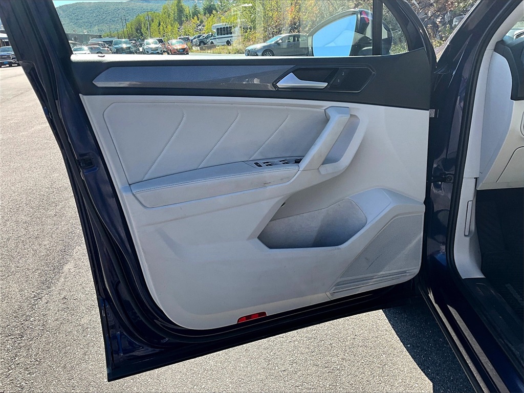 2022 Volkswagen Tiguan 2.0T SE - Photo 9
