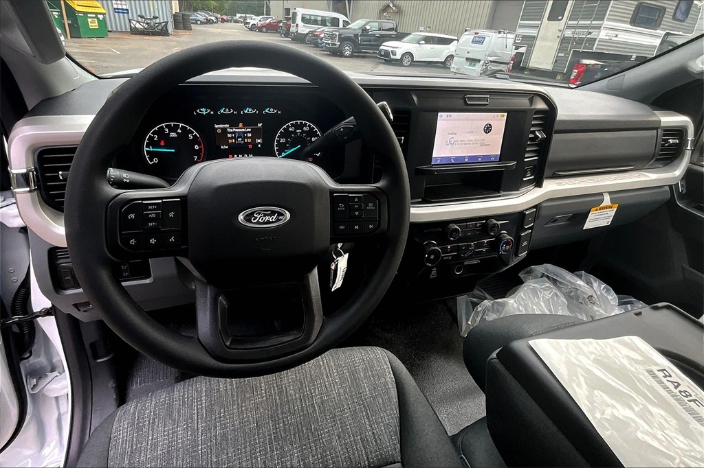 2025 Ford F-350SD XL - Photo 6