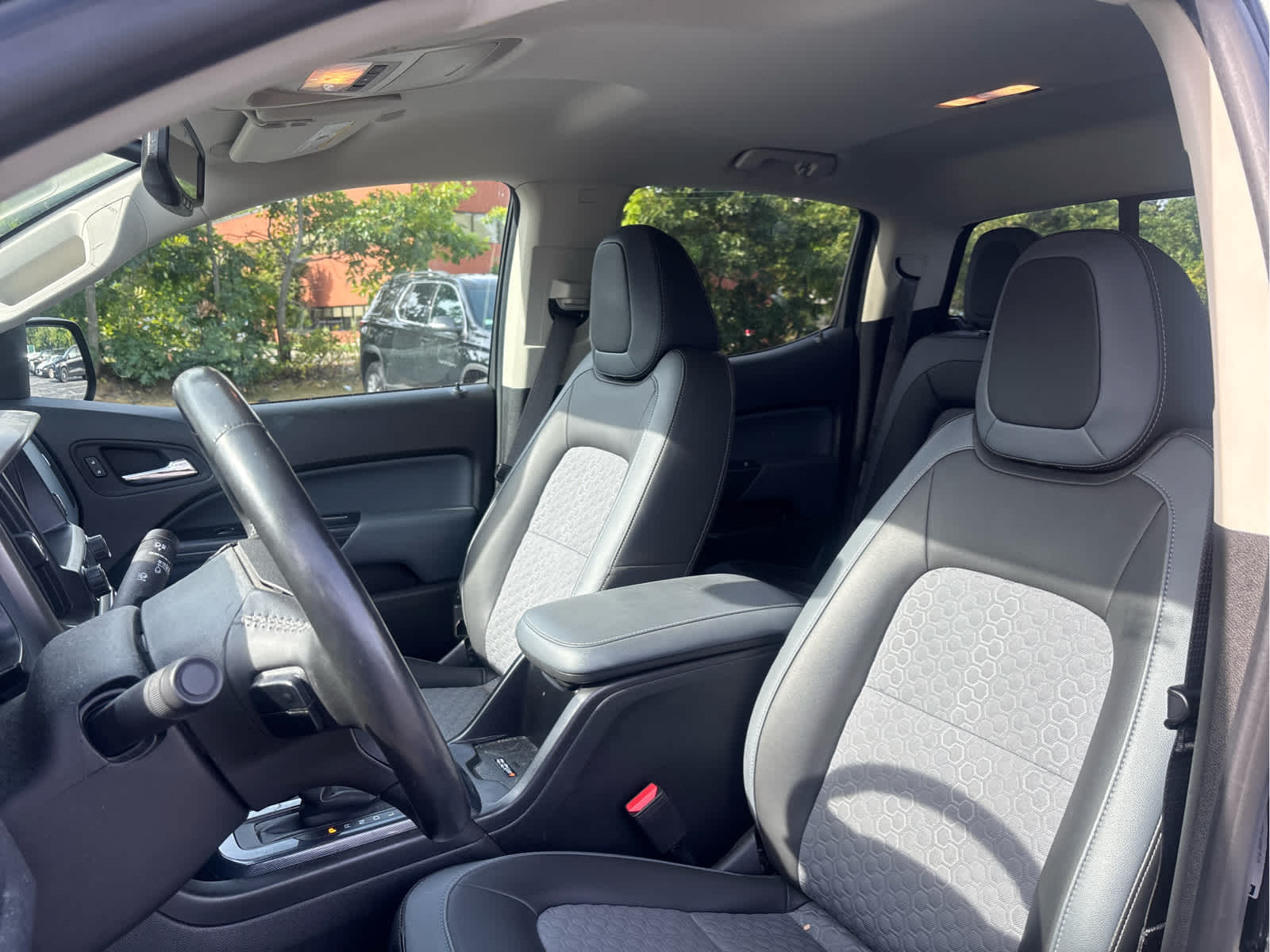 2021 Chevrolet Colorado 4WD Z71 - Photo 9
