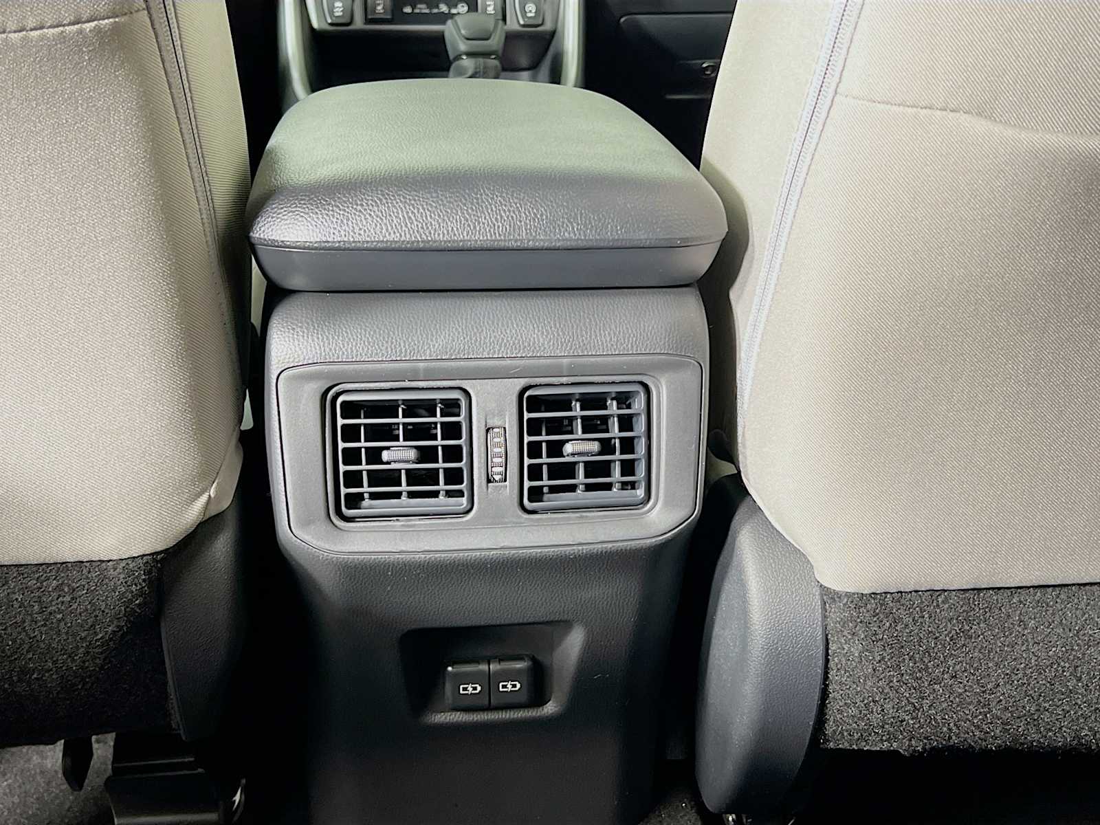 2025 Toyota RAV4 XLE - Photo 14