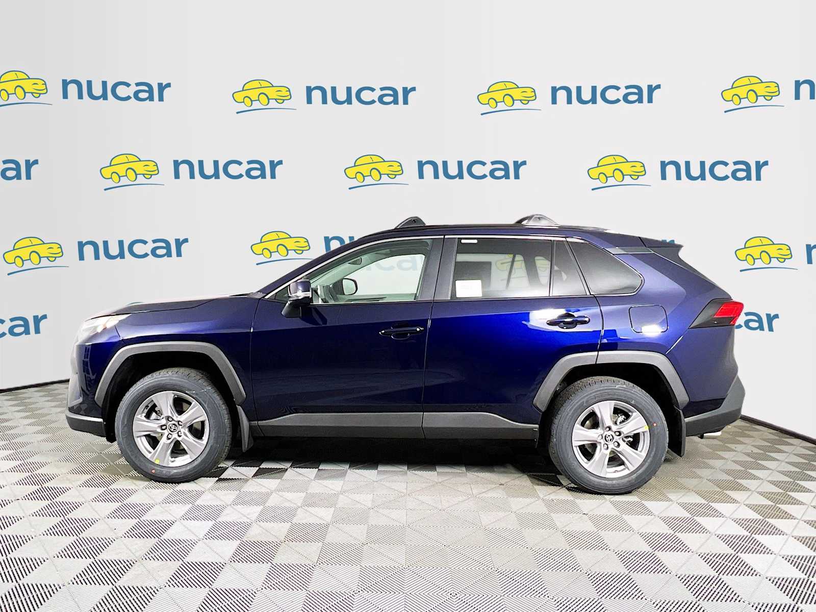 2025 Toyota RAV4 XLE - Photo 3