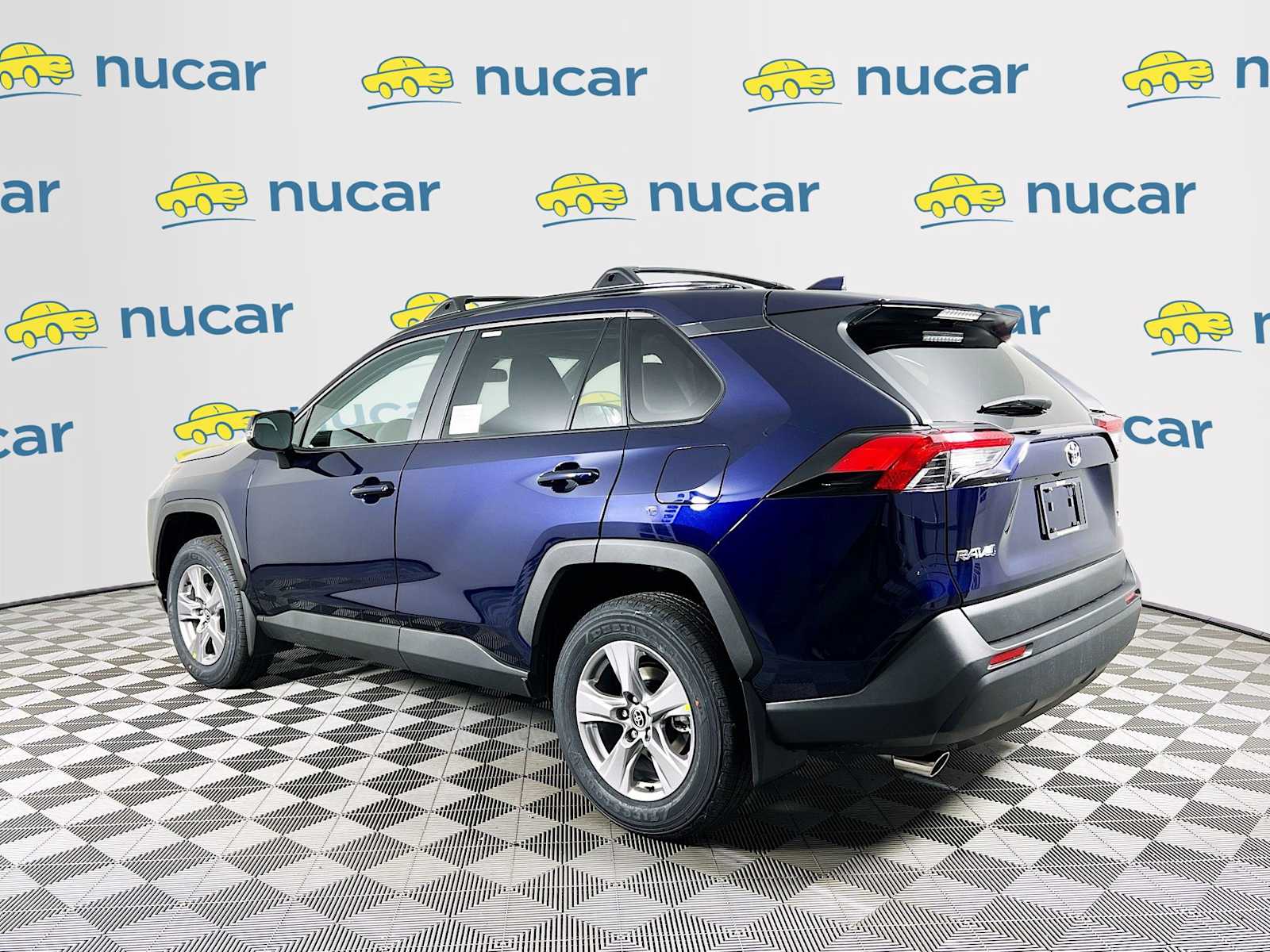 2025 Toyota RAV4 XLE - Photo 4