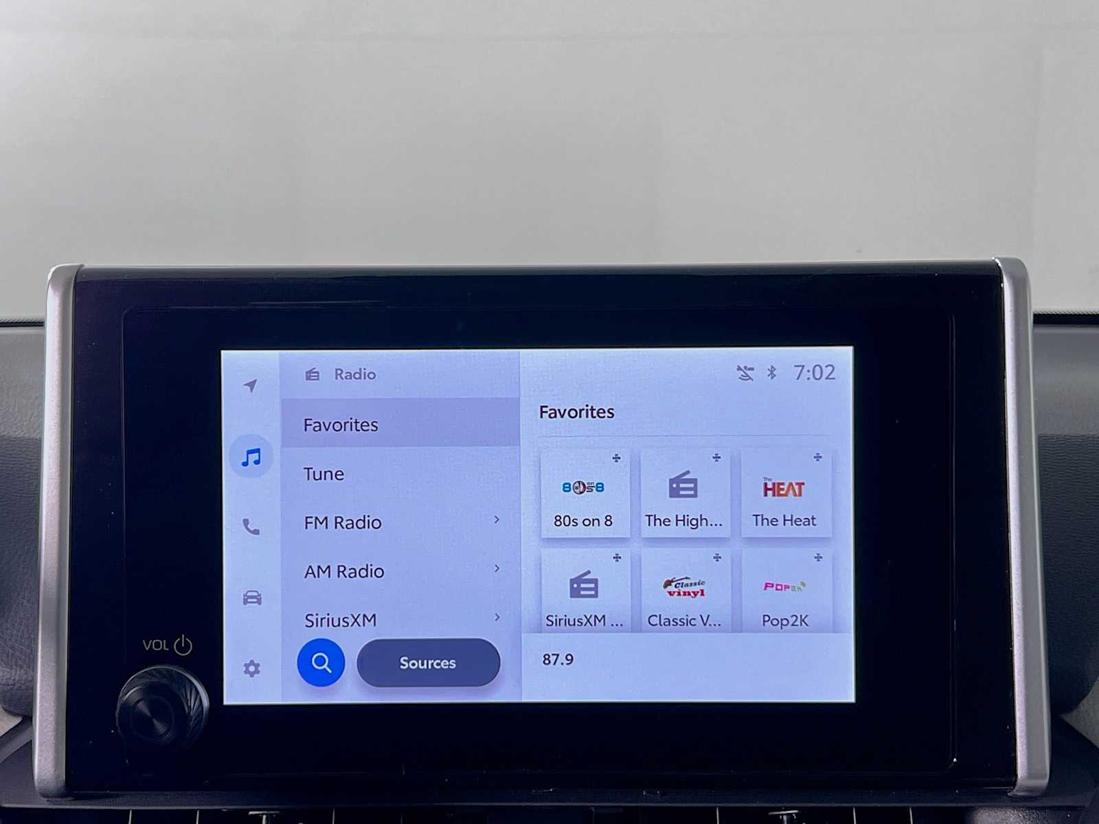 2025 Toyota RAV4 XLE - Photo 8