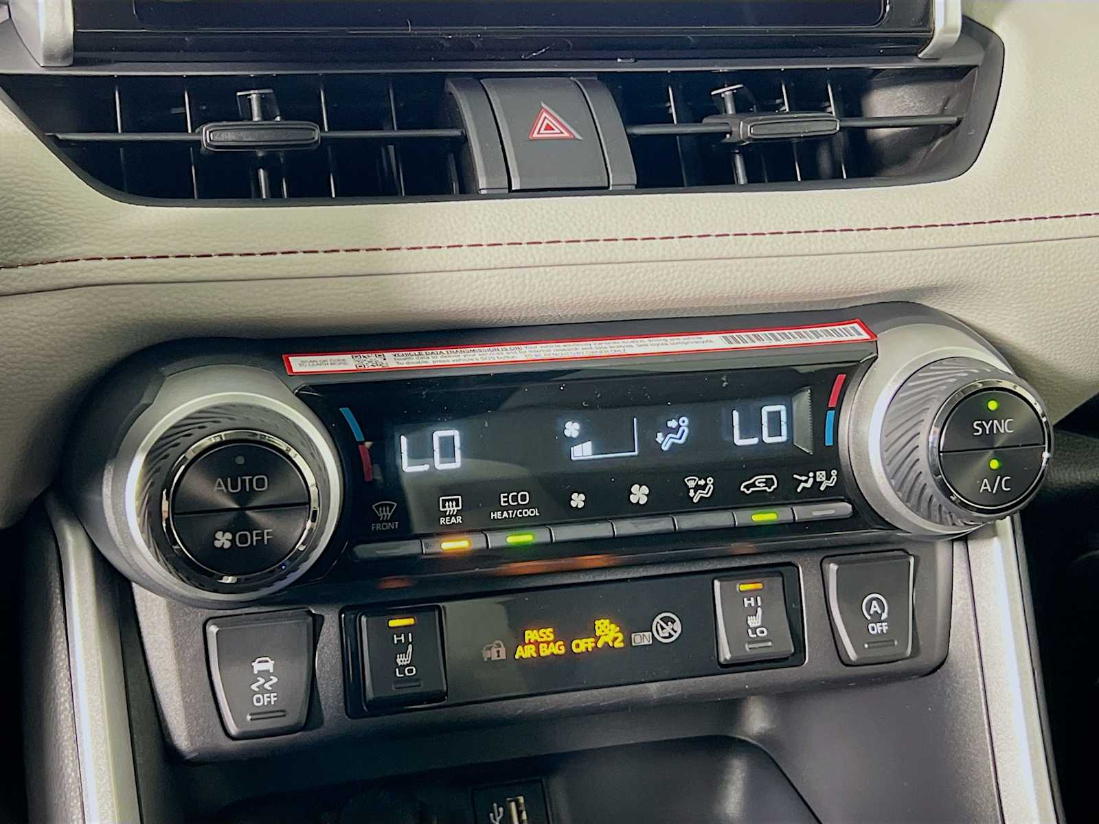 2025 Toyota RAV4 XLE - Photo 10